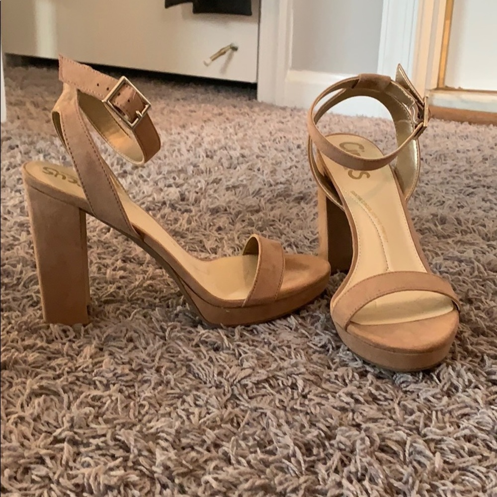 NEVER WORN nude heels
